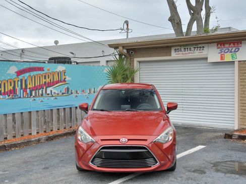 Used 2017 Toyota Yaris iA image 3