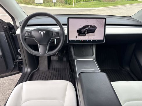 Used 2023 Tesla Model Y Long Range image 18
