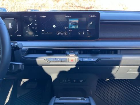 Used 2024 Kia EV9 Land image 25
