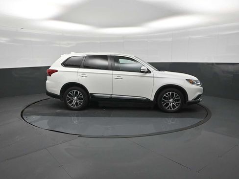 Used 2018 Mitsubishi Outlander SE AWD/4WD image 16
