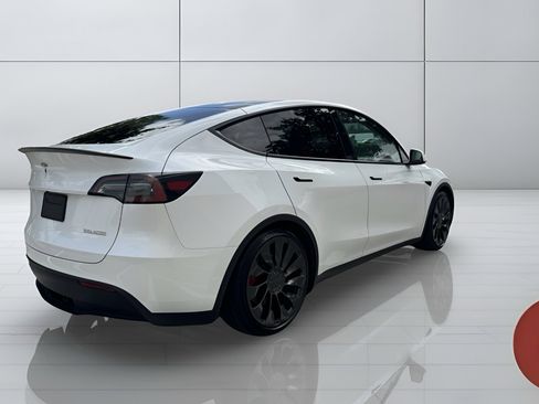 Used 2023 Tesla Model Y Performance image 11