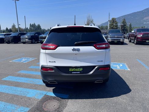 Used 2018 Jeep Cherokee Latitude w/ Cold Weather Group AWD/4WD image 6