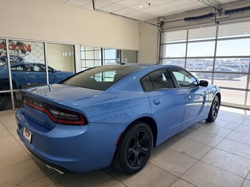Used 2019 Dodge Charger SXT image 5