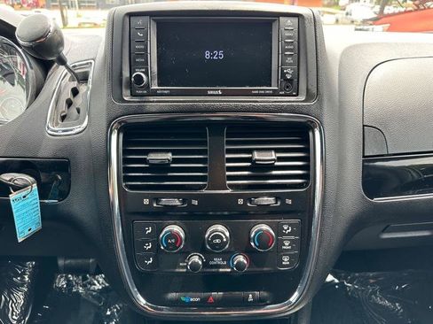 Used 2019 Dodge Grand Caravan SE FWD image 14
