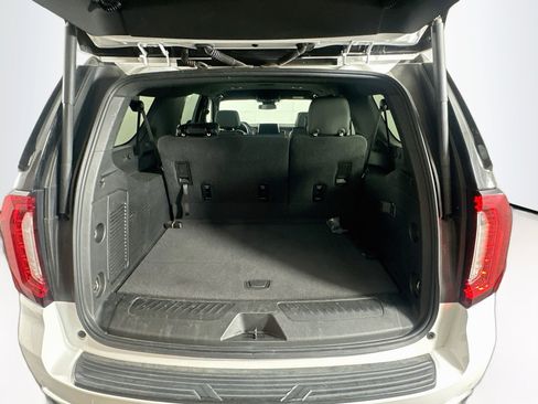 Used 2024 GMC Yukon XL SLT RWD image 30