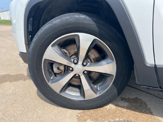 Used 2019 Jeep Cherokee Limited AWD/4WD image 15