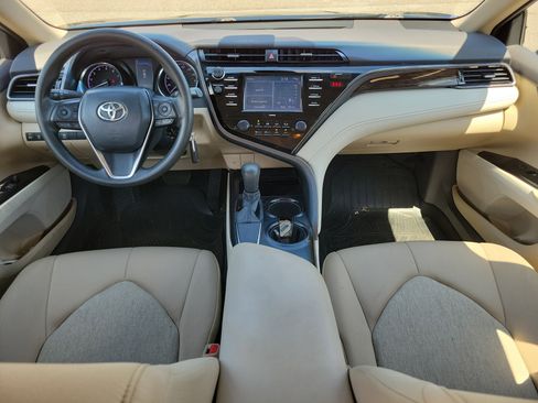 Used 2020 Toyota Camry LE FWD image 9