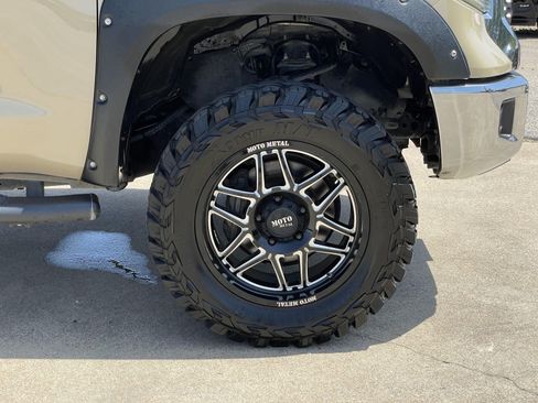 Used 2020 Toyota Tundra SR5 w/ SR5 Upgrade Package AWD/4WD image 53