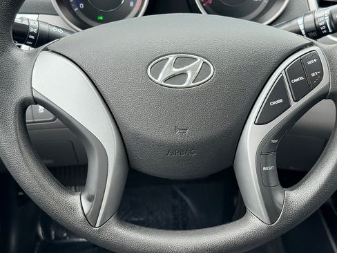 Used 2016 Hyundai Elantra SE FWD image 16