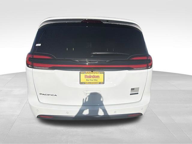 New 2027 Chrysler Pacifica Select AWD/4WD image 6
