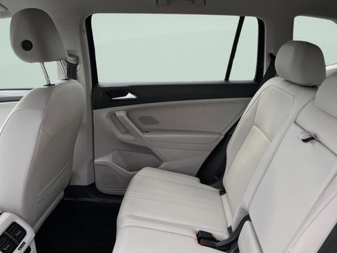 Used 2022 Volkswagen Tiguan SE image 22