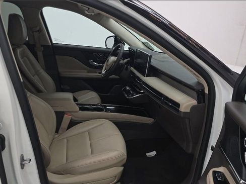 Used 2023 Lincoln Corsair FWD image 8