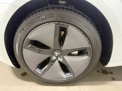 Used 2018 Tesla Model 3 Long Range image 25