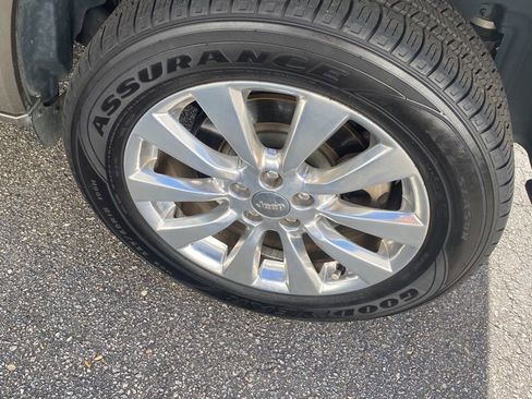 Used 2016 Jeep Cherokee Overland w/ Technology Group image 4