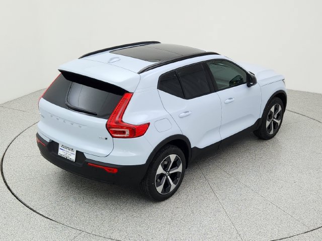 New 2026 Volvo XC40 B5 Plus w/ Protection Package Premier AWD/4WD image 15