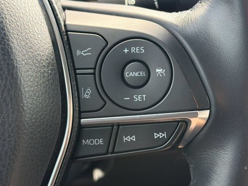 Used 2020 Toyota Camry XLE FWD image 28