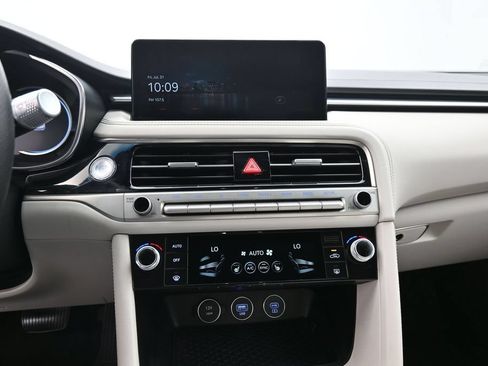 Used 2025 Genesis G70 2.5T RWD image 12