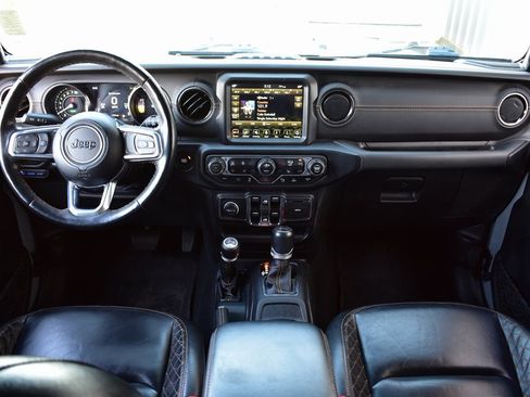 Used 2022 Jeep Wrangler Unlimited Sahara image 32