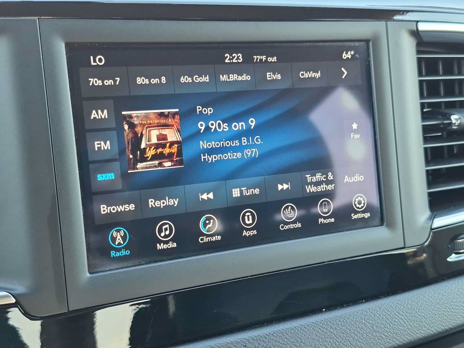 Used 2018 Chrysler Pacifica Touring-L FWD image 26