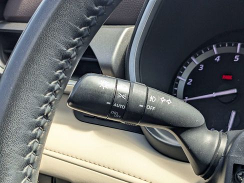 Used 2020 Toyota Highlander XLE AWD/4WD image 27