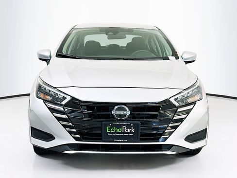 Used 2025 Nissan Versa SV FWD image 2