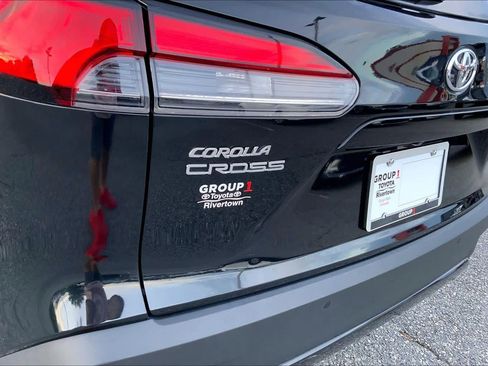 Used 2024 Toyota Corolla Cross XLE FWD image 30