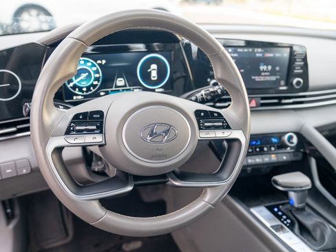 Used 2021 Hyundai Elantra SEL w/ Convenience Package image 11