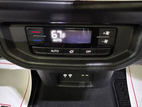 Used 2024 Volkswagen Atlas SE image 38