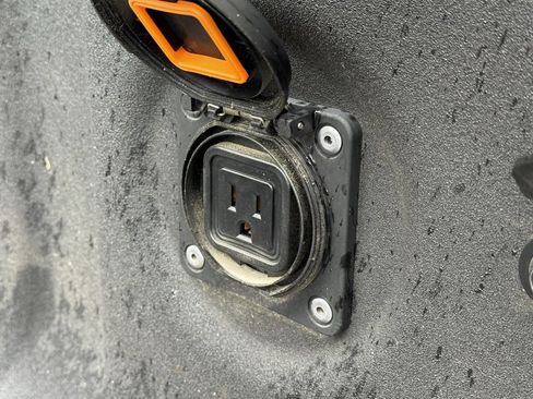 Used 2022 Nissan Frontier PRO-4X image 41