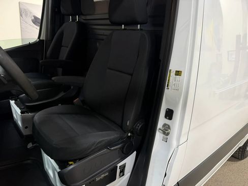 Used 2020 Mercedes-Benz Sprinter 2500 image 31