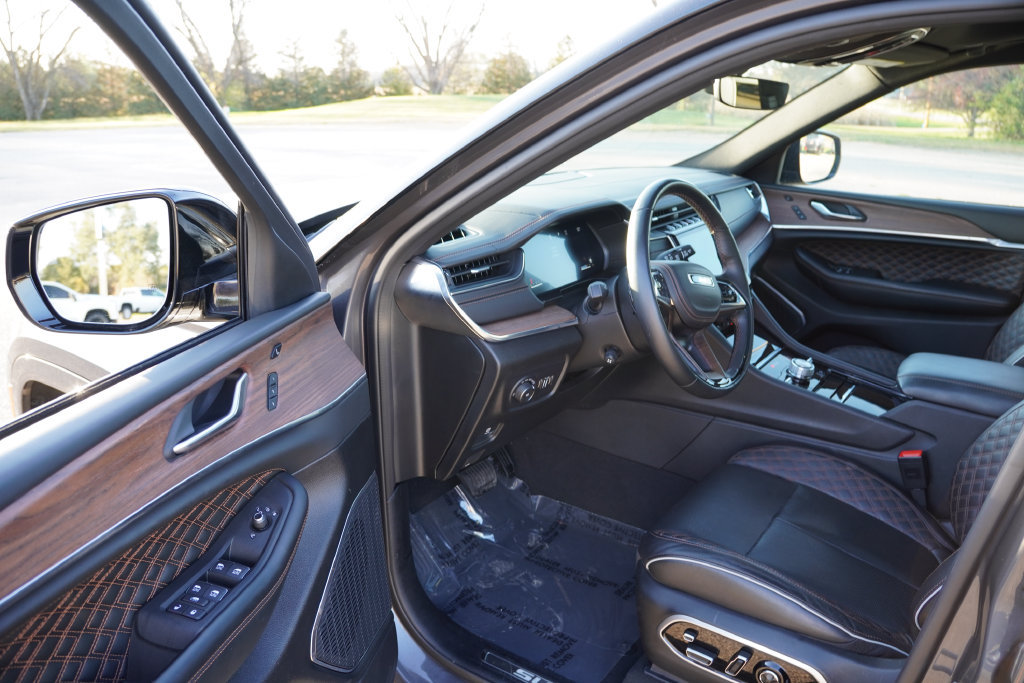 Certified 2025 Jeep Grand Cherokee Summit w/ Obsidian Package AWD/4WD image 15