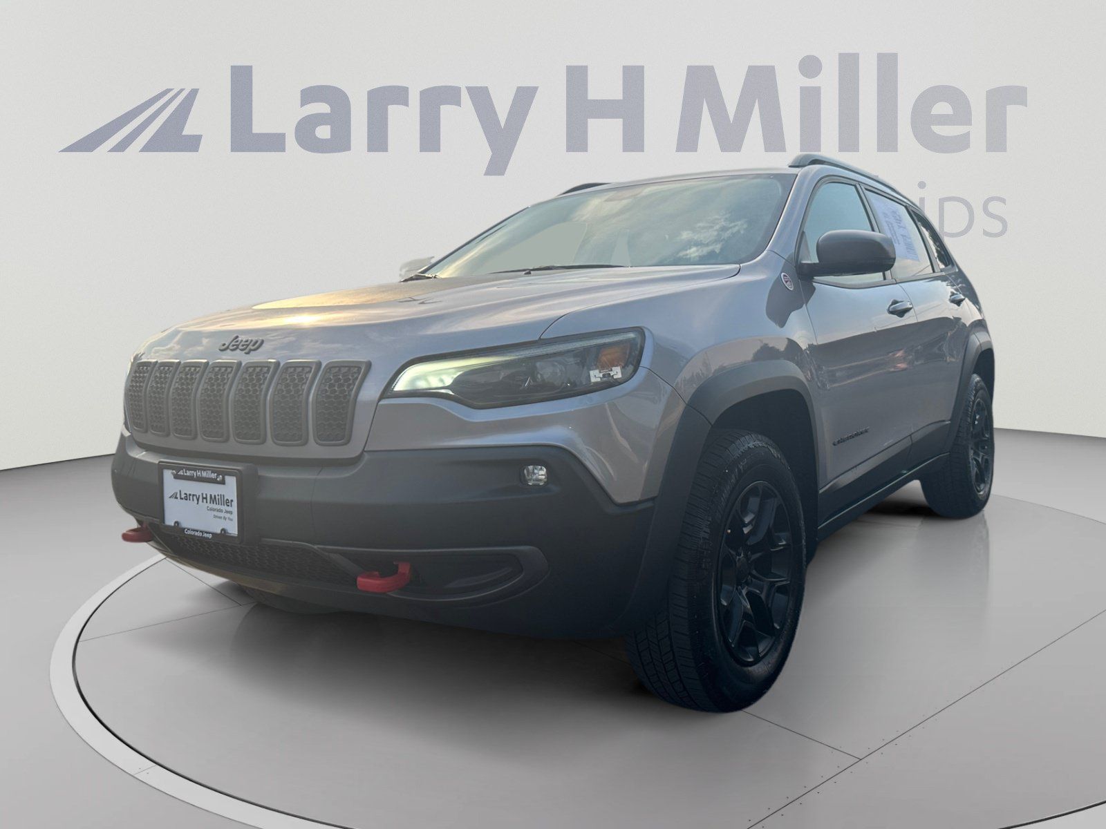 Used 2019 Jeep Cherokee Trailhawk w/ Cold Weather Group AWD/4WD image 1