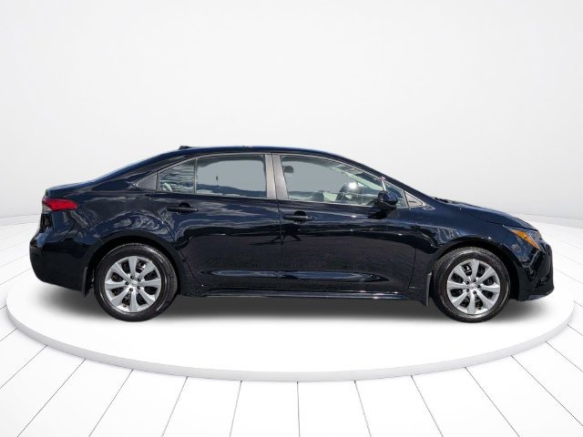 Used 2025 Toyota Corolla LE FWD image 2