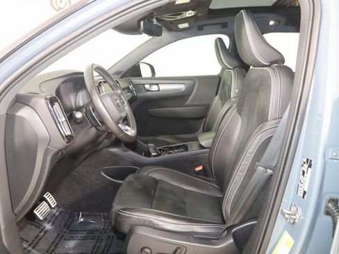Used 2020 Volvo XC40 T5 R-Design image 12