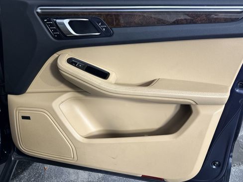 Used 2018 Porsche Macan image 31