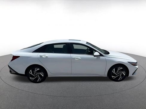Used 2025 Hyundai Elantra SEL FWD image 16