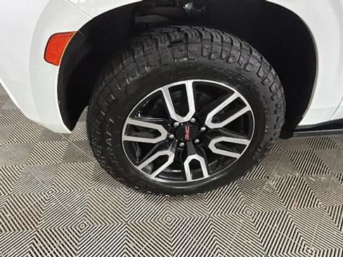 Used 2022 GMC Yukon XL AT4 AWD/4WD image 9