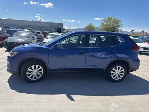 Used 2017 Nissan Rogue S image 2