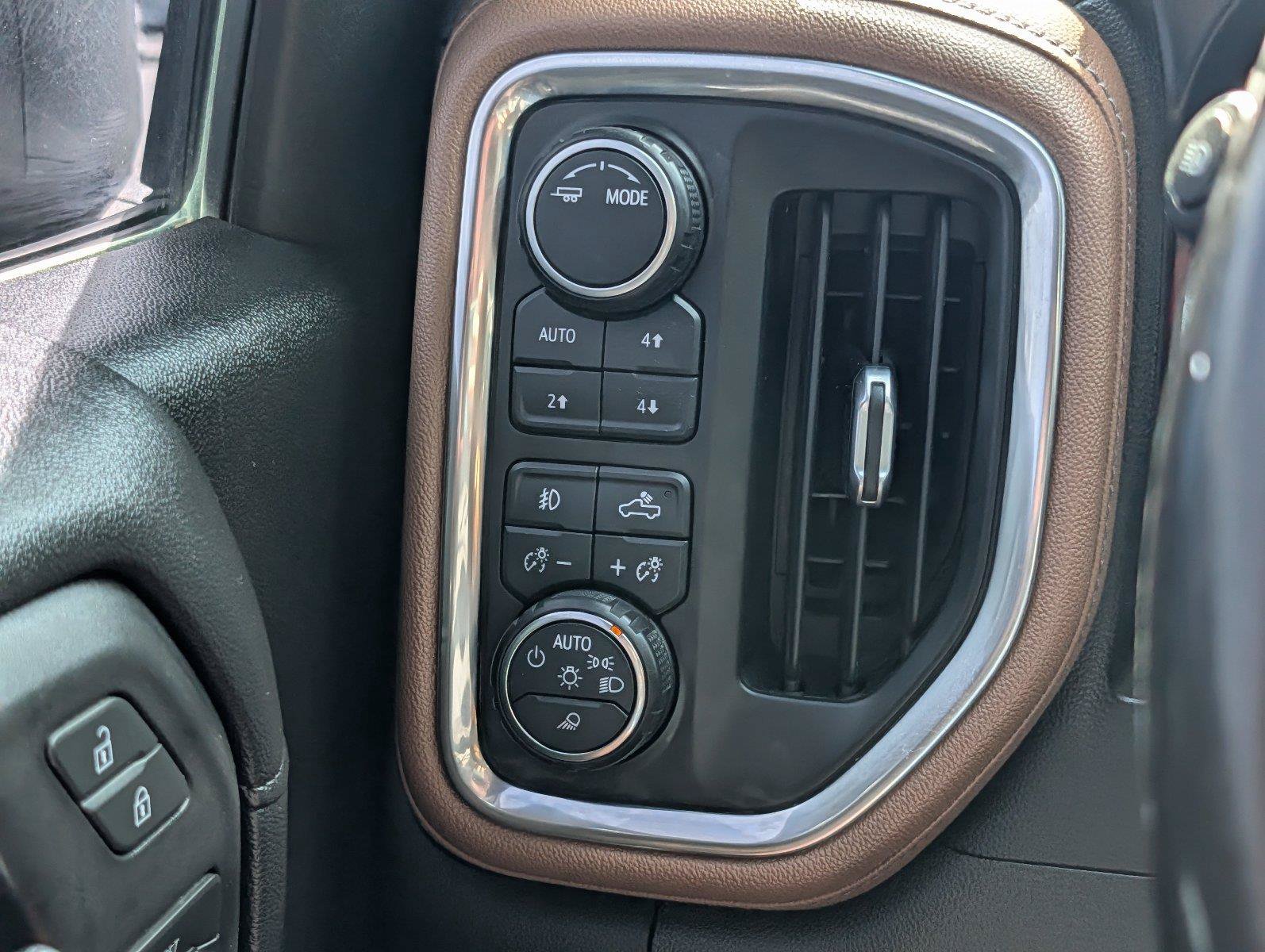 Used 2020 Chevrolet Silverado 1500 High Country w/ Technology Package AWD/4WD image 30