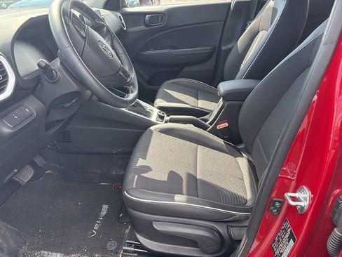 Used 2023 Hyundai Venue Limited w/ Cargo Package image 2