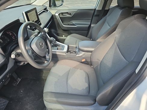 Used 2025 Toyota RAV4 XLE AWD/4WD image 18