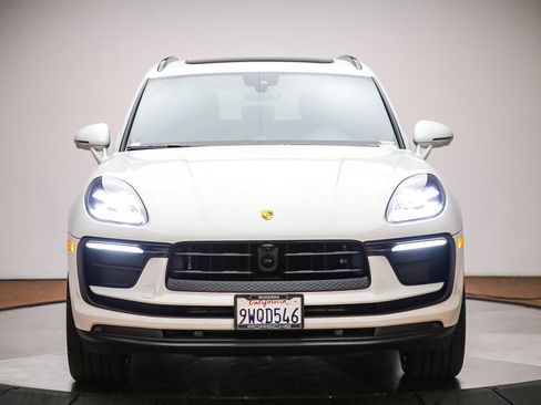 Certified 2026 Porsche Macan AWD/4WD image 43