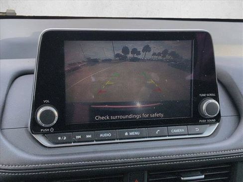 Used 2025 Nissan Rogue SV AWD/4WD image 11