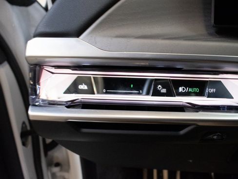 Certified 2023 BMW 760i xDrive w/ Luxury Rear Seating Package image 20