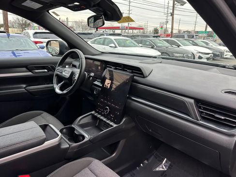 Used 2025 GMC Terrain Elevation image 29