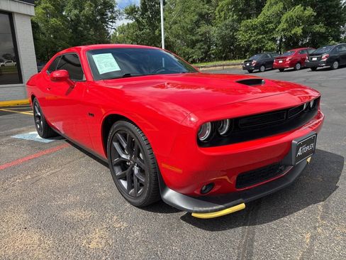 Used 2023 Dodge Challenger R/T w/ Plus Package image 4