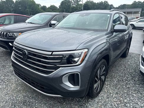 Used 2024 Volkswagen Atlas SE AWD/4WD image 1