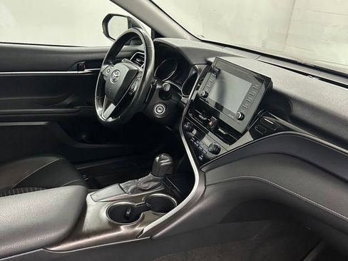 Used 2021 Toyota Camry SE image 37