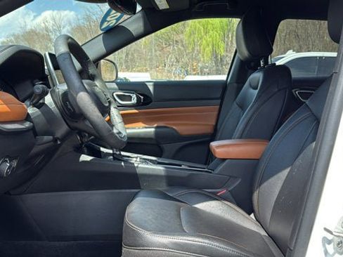 Used 2024 Jeep Compass Limited image 13