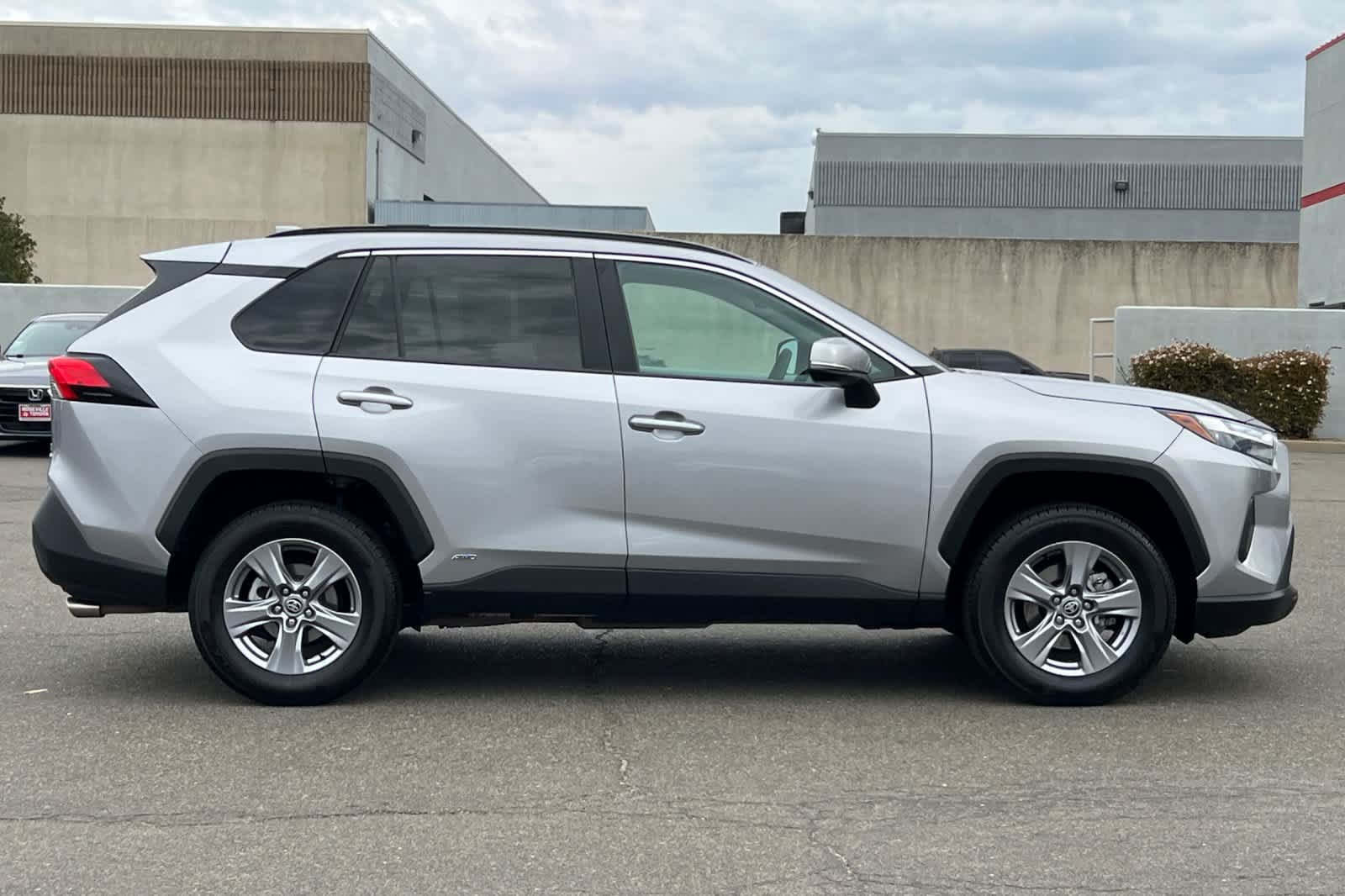 Used 2022 Toyota RAV4 XLE w/ Convenience Package AWD/4WD image 6